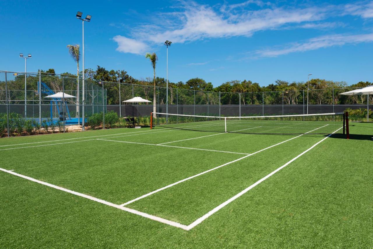 Ocean Eden Bay (Adults Only) Hotel Spring Rises Exterior foto Tennis court at the Club