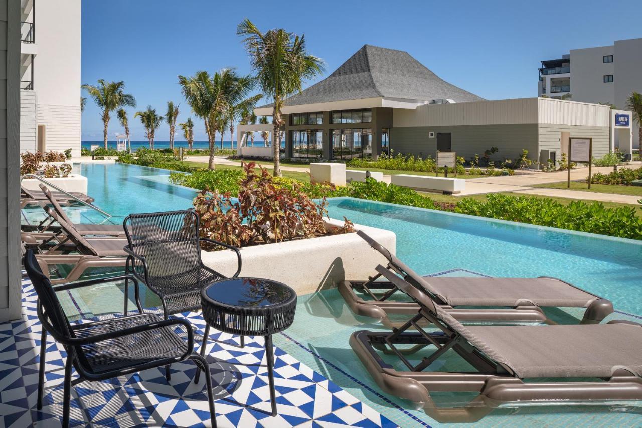 Ocean Eden Bay (Adults Only) Hotel Spring Rises Exterior foto The pool at the Hard Rock Hotel in Cancun