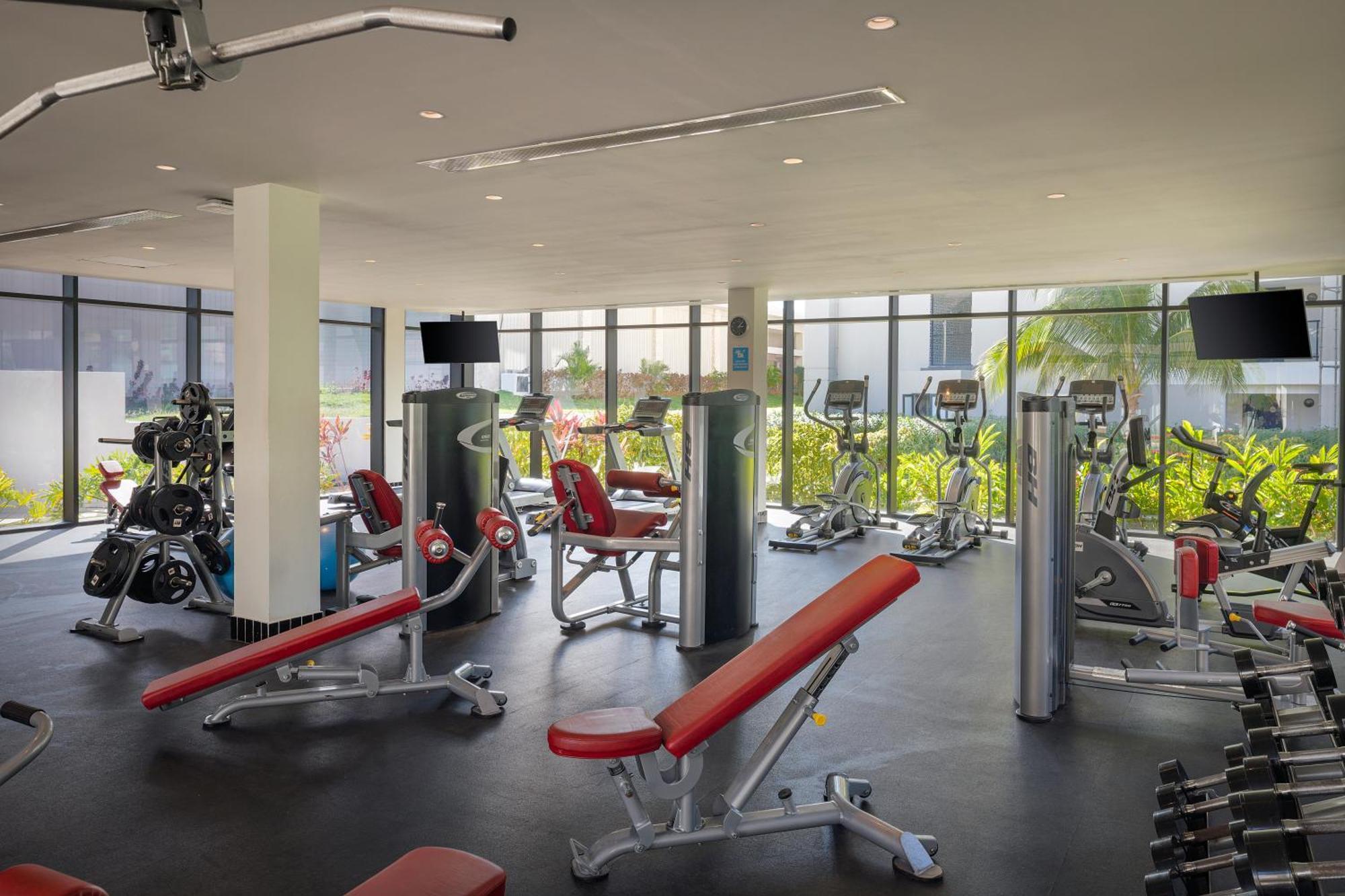 Ocean Eden Bay (Adults Only) Hotel Spring Rises Exterior foto The gym at the hotel