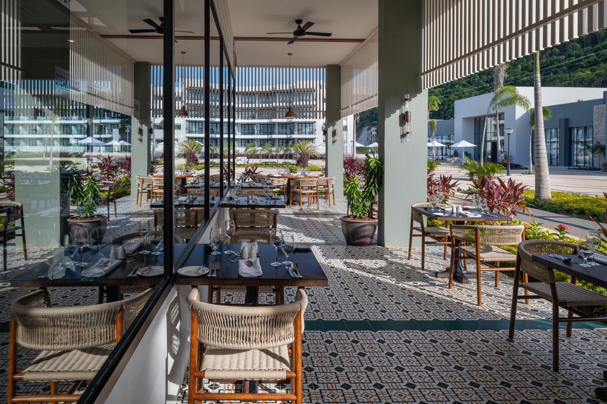Ocean Eden Bay (Adults Only) Hotel Spring Rises Exterior foto The Deck